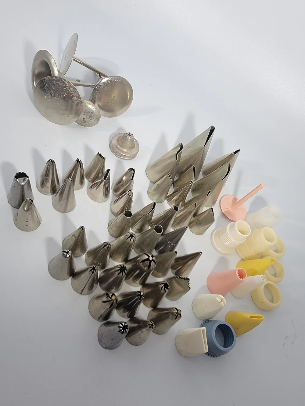 Vintage Cake Decorating Supplies Lot Of 65 Wilton Ateco & Misc Piping Roses Nail